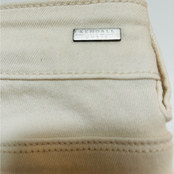 Kendall and Kylie Cream colored jeans
Size: 27 - Picture 3 of 7
